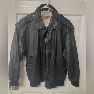Vintage authentic leather bomber jacket from the 90s. In amazing condition.